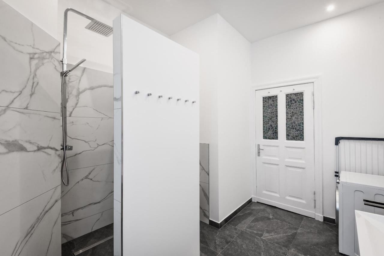 Riesiges Apartment Nahe Kudamm Sehr Schoner Altbau 123M2 Gross 12 Gaste ベルリン エクステリア 写真